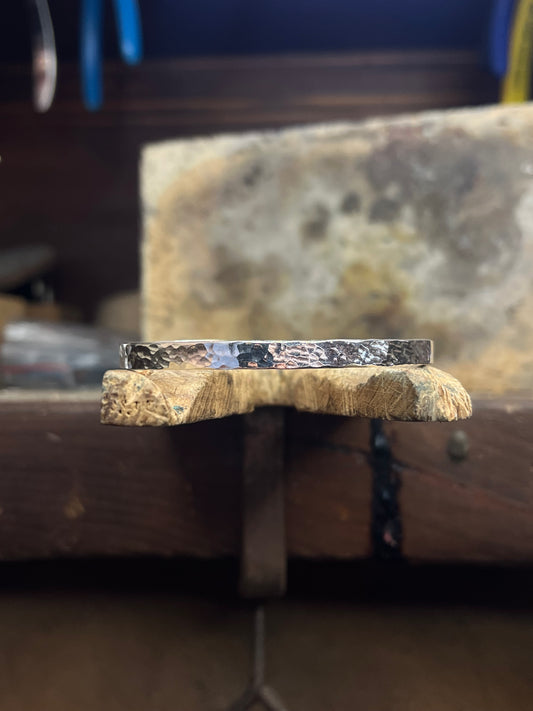 Bracciale martellato in Argento