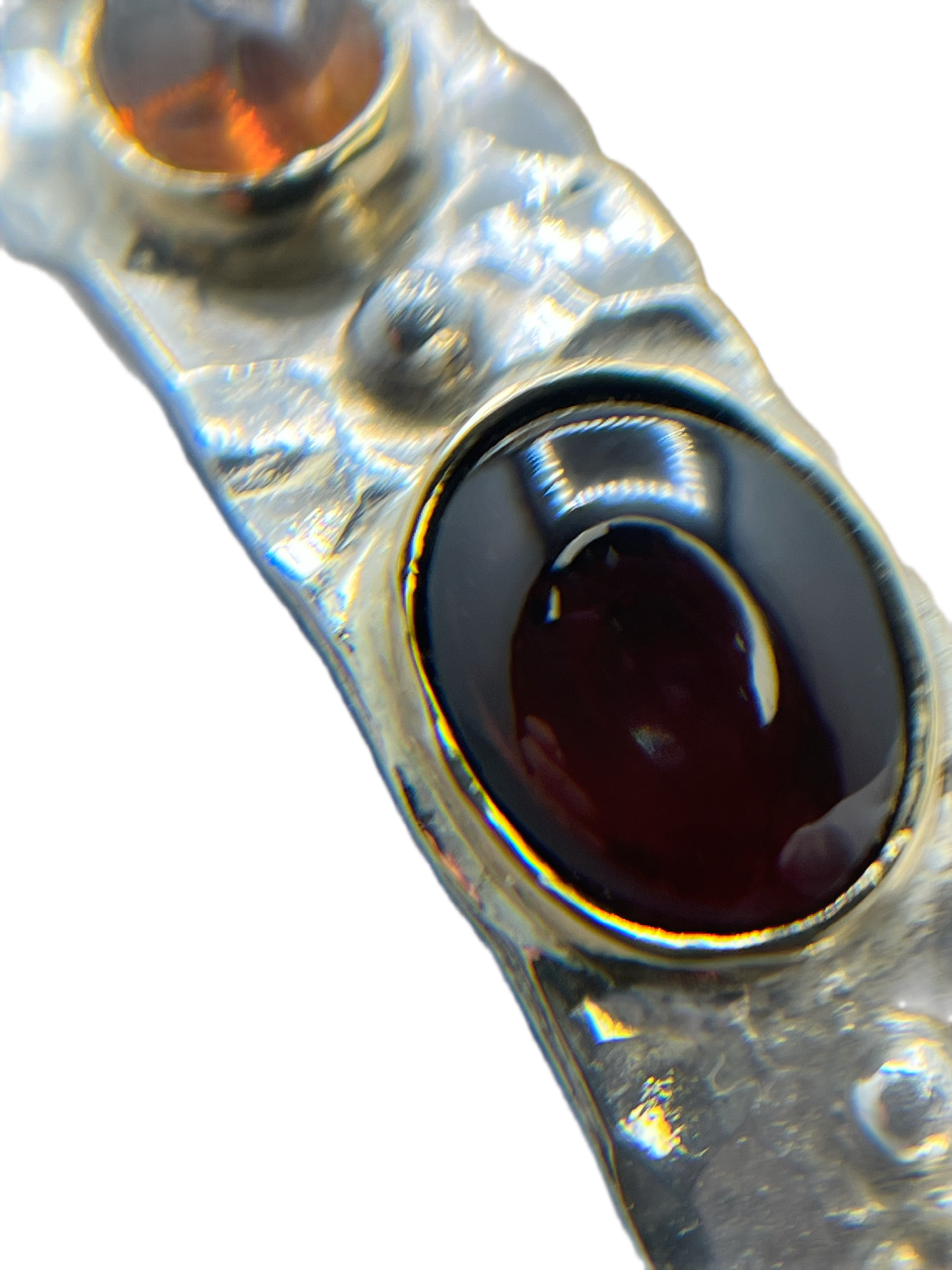 Bracciale martellato in argento con pietra