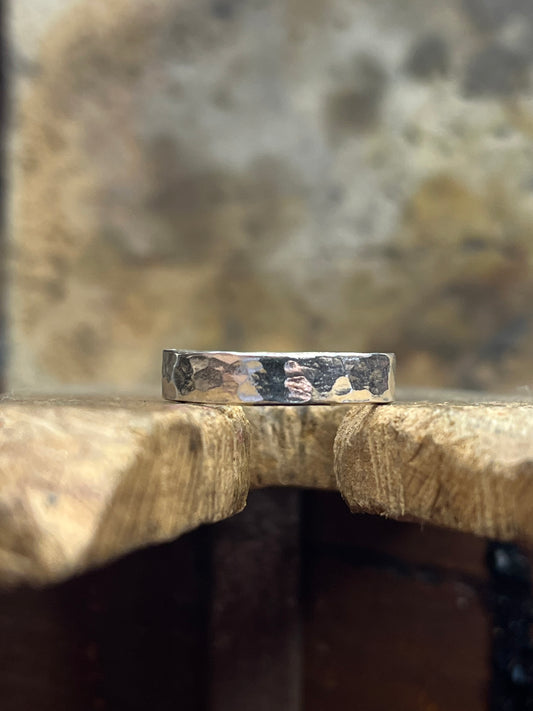 Anello martellato in Argento