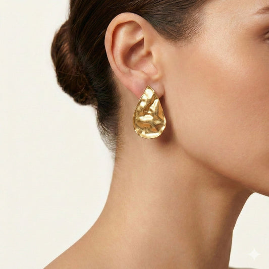 Orecchini battuti a goccia