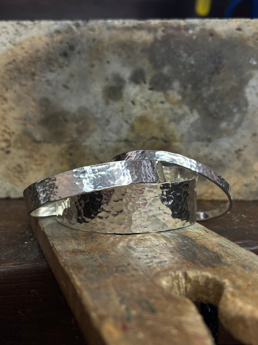 Bracciale martellato in Argento