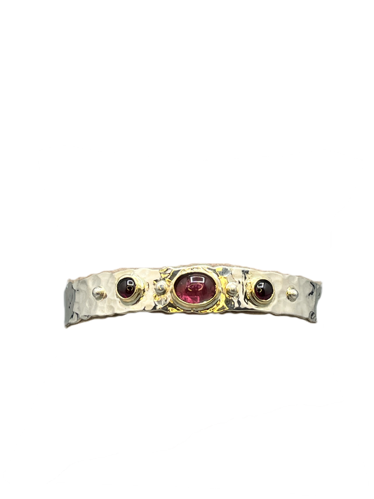 Bracciale martellato in argento con pietra