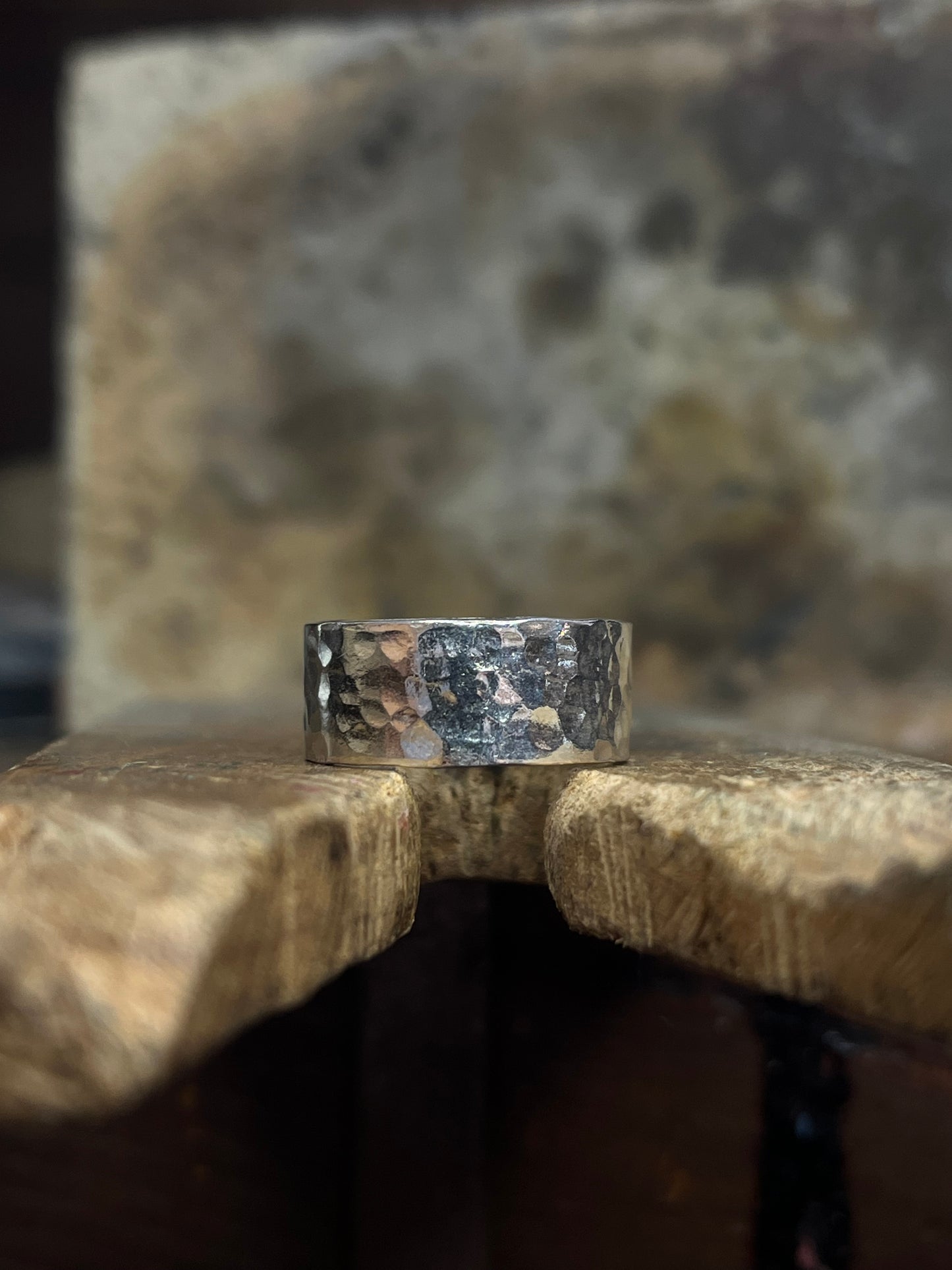 Anello martellato in Argento
