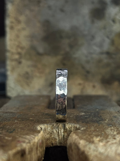 Anello martellato in Argento