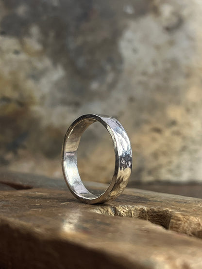 Anello martellato in Argento