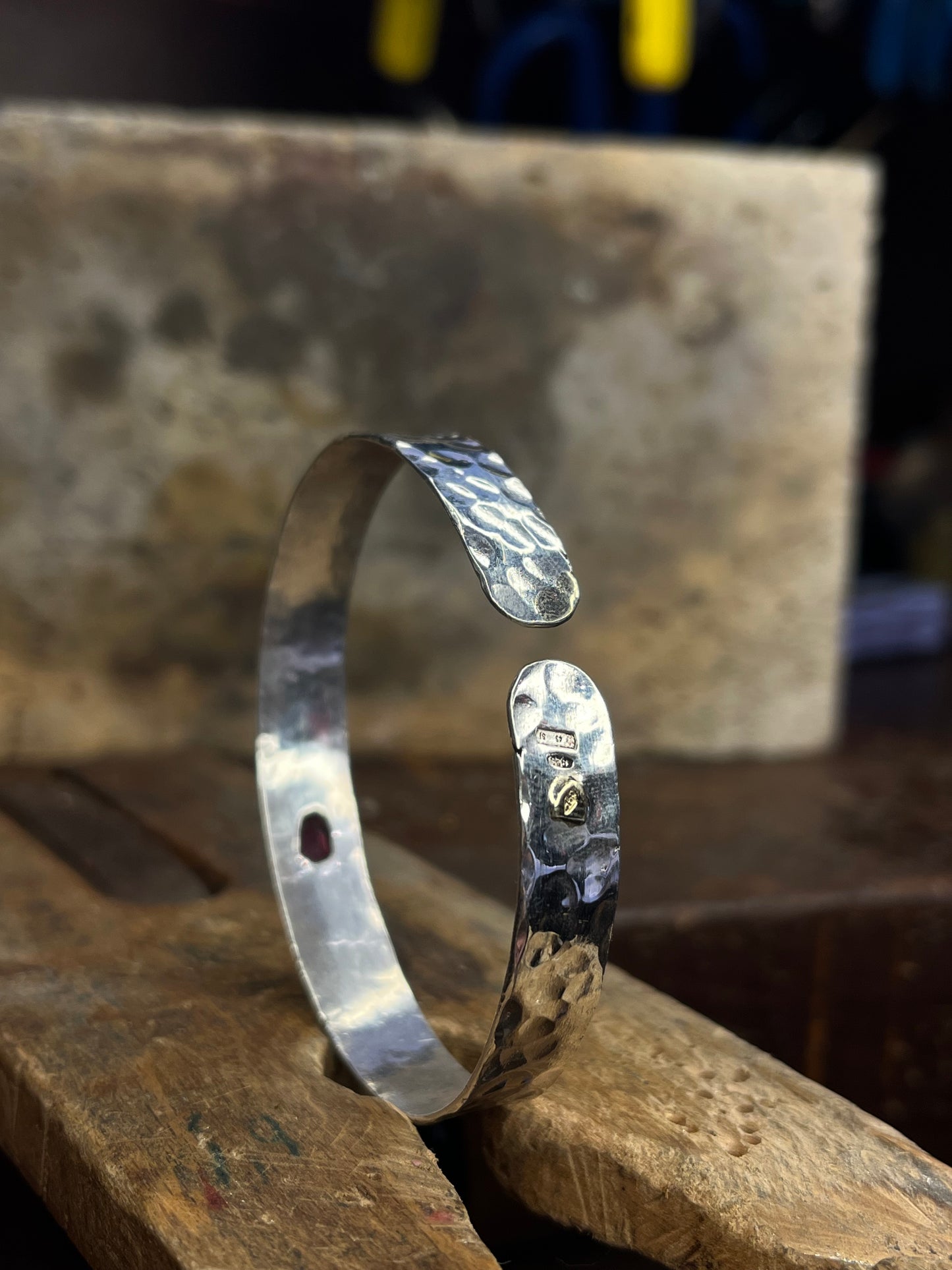 Bracciale martellato con Ametista