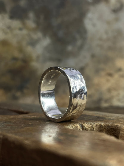 Anello martellato in Argento